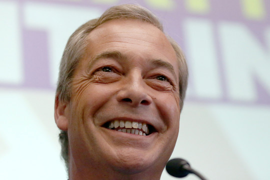 „Brexit“ vėliavnešys Nigelas Farage'as atsistatydino iš posto