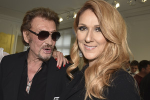 Po vyro ir brolio mirčių Celine Dion vėl šypsosi ir vertina madą