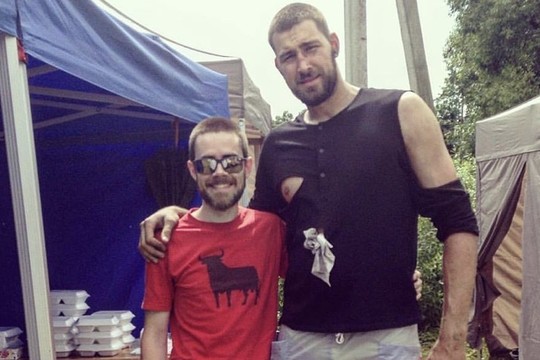 Besifilmuojančio Jono Valančiūno marškinėliai kelia aistras