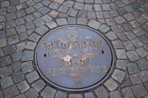 Šulinio dangtis Švedijoje priminė anekdotą apie žymų krepšininką