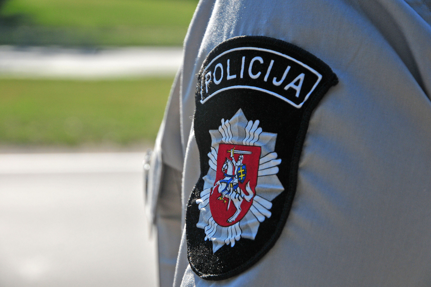 Sekmadienį sulaikytieji niokojo policijos turtą, sulaužė nosį pareigūnei, pranešė Policijos departamentas.