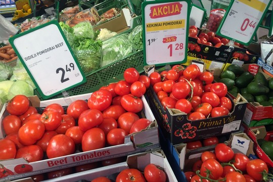 Tiekėjai: vaisių ir daržovių kainos Lietuvoje nemažės