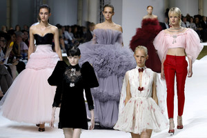 Aukštoji mada: „Giambattista Valli“ renesansinė romantika