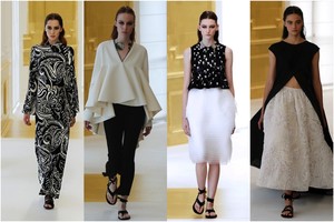 Aukštoji mada: net „Dior“ moteris apavė patogiais sandalais