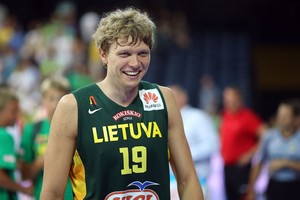 Mindaugui Kuzminskui – prasta prognozė dėl NBA
