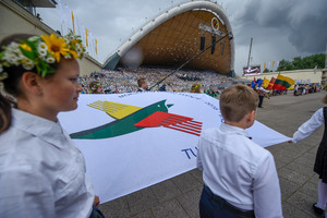 Moksleivių dainų šventė užliejo žaliuosius sostinės kampelius