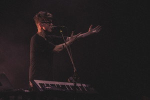 Amerikiečiai „Son Lux“ Vilniuje uždainavo lietuviškai