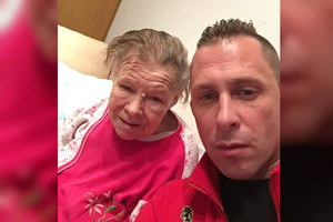 Skaudžią netektį išgyvenantis E. Dragūnas kreipėsi į gerbėjus