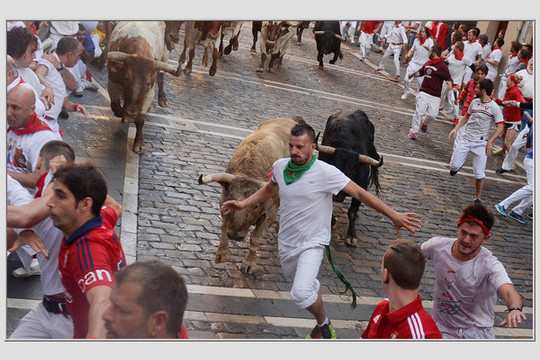 Ispanijoje per bulių bėgimą sužeisti keturi adrenalino mėgėjai