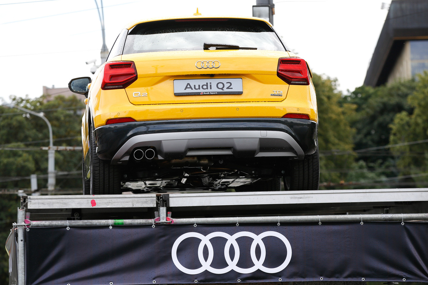 „Audi Q2“ nenusileido nuo Žaliojo tilto net per oficialų pristatymą.<br>T.Bauro nuotr.