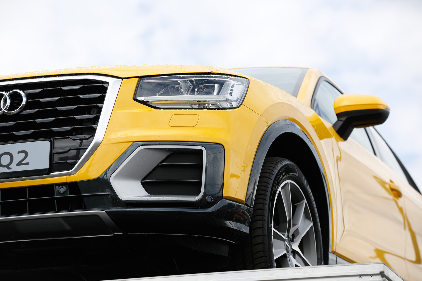 „Audi Q2“ nenusileido nuo Žaliojo tilto net per oficialų pristatymą.<br>T.Bauro nuotr.