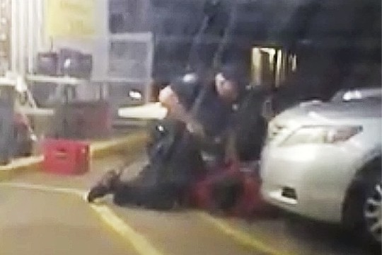 Nušovę juodaodį JAV pareigūnai susilaukė pasaulio kritikos