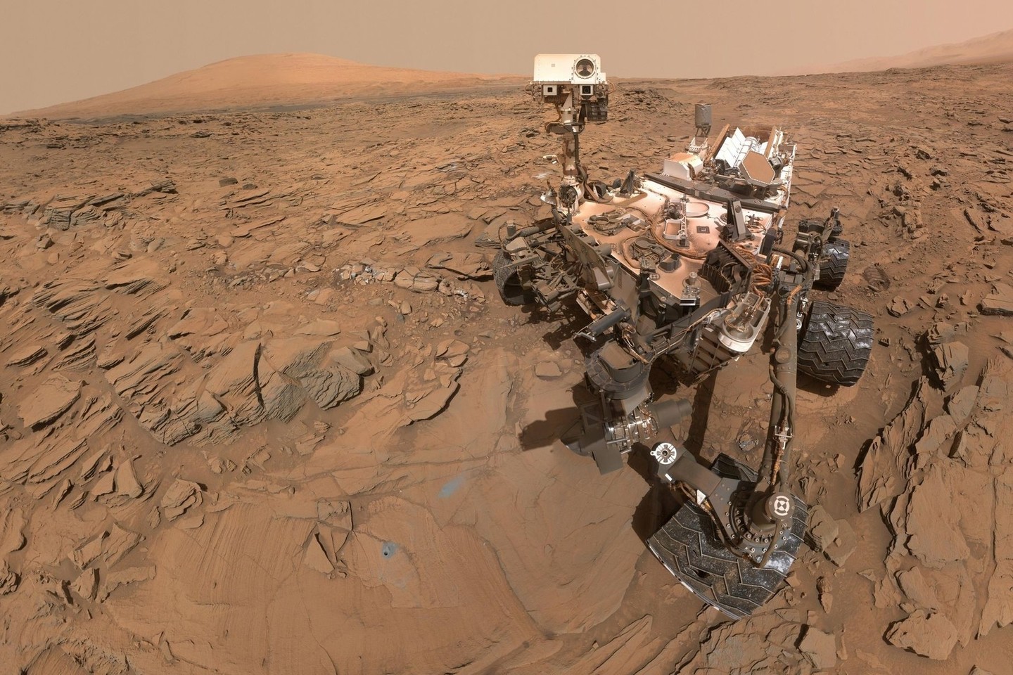 NASA atstovai kol kas nežino, kodėl marsaeigis „Curiosity“ netikėtai išsijungė.