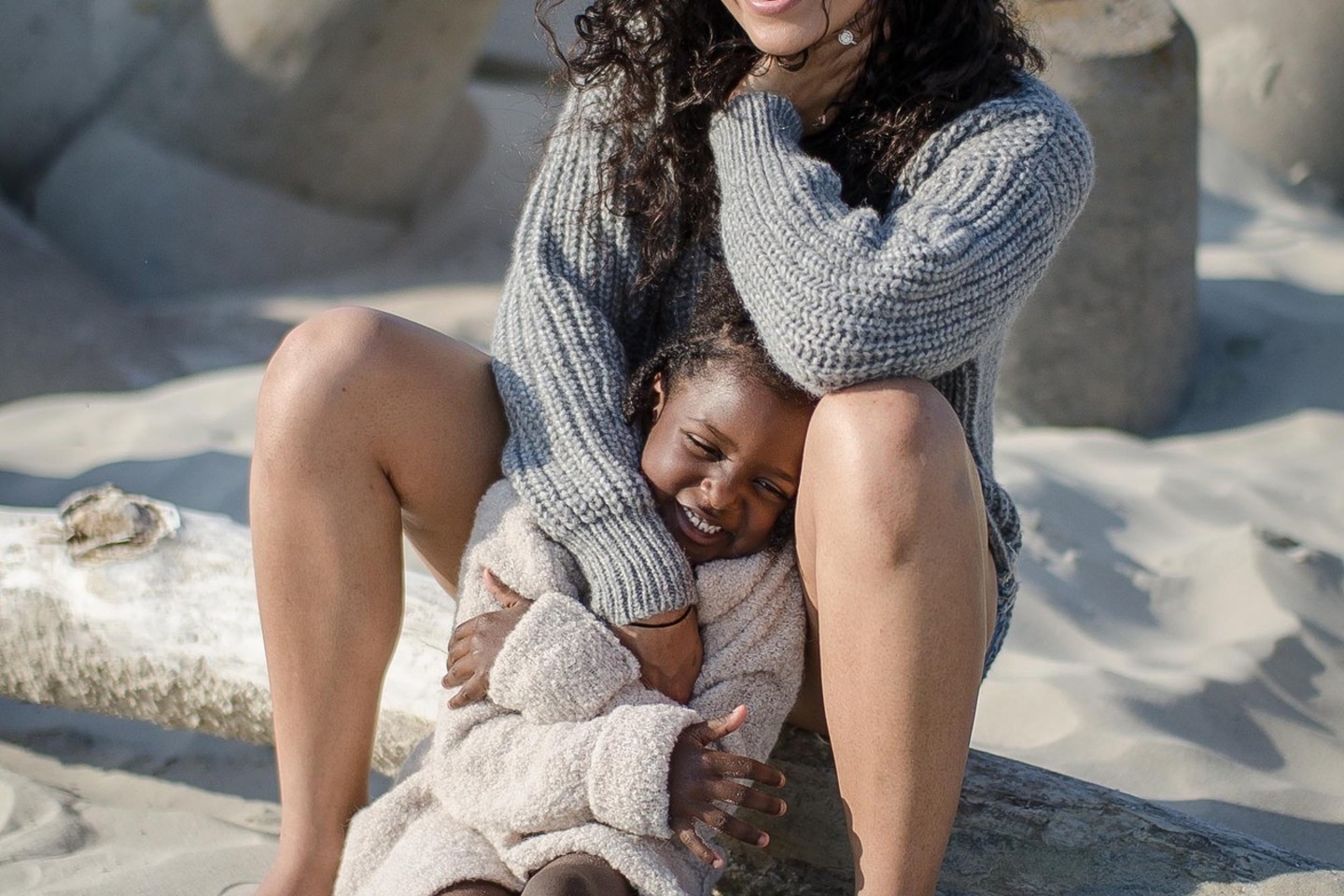 Jessica Waddy SALANIDA mezginius fotosesijoje demonstravo kartu su dukra.<br>SALANIDA nuotr.
