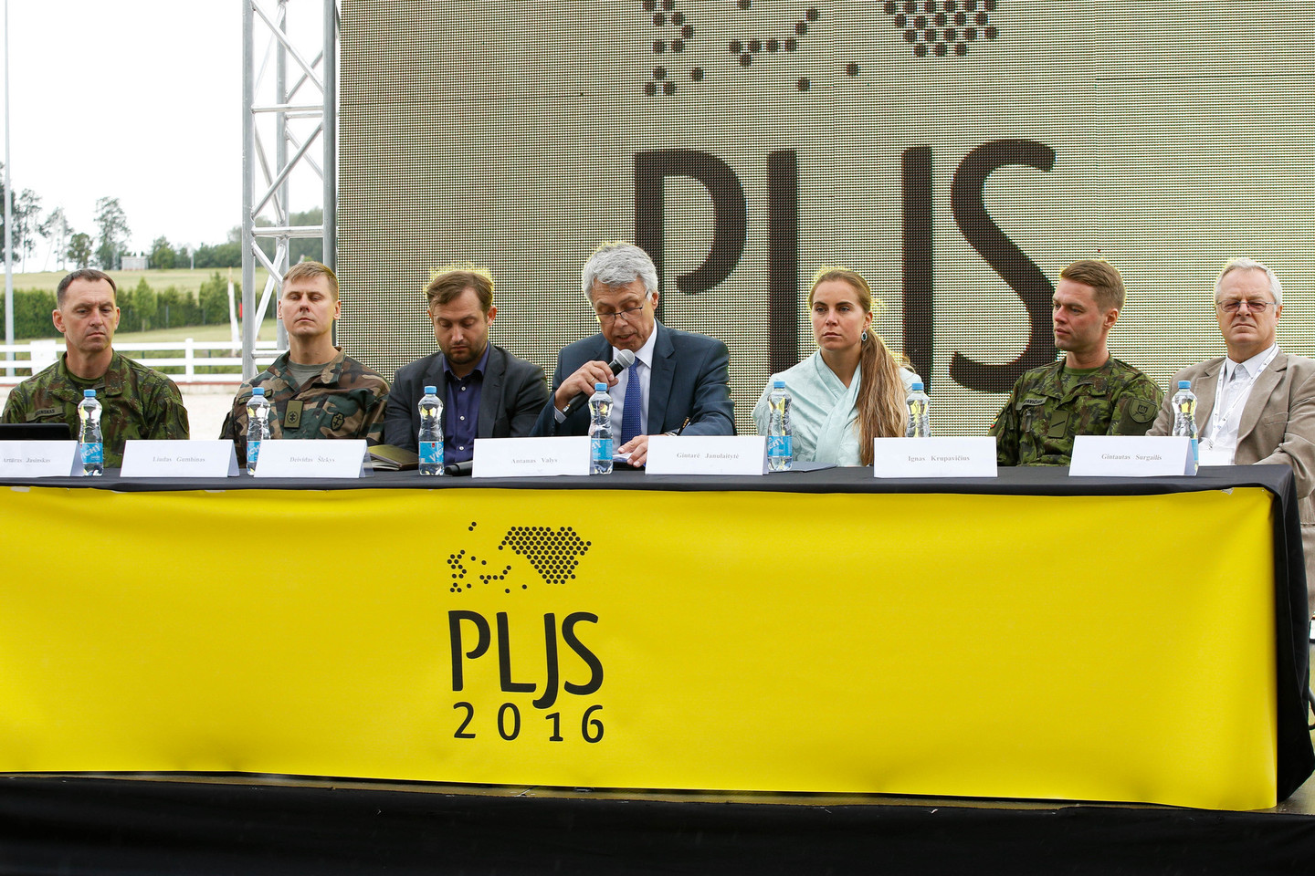 Tėvai patys prašo vaikus pašaukti į tarnybą