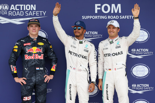 Silverstono trasoje iš pirmos pozicijos startuos L. Hamiltonas