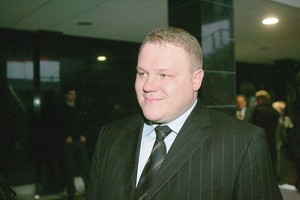 Buvusio politiko aukos mama nesudeda ginklų