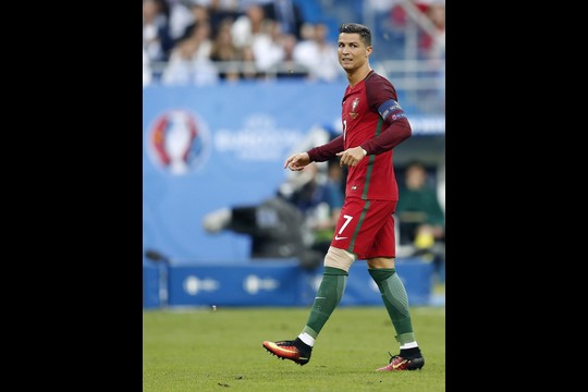 C.Ronaldo finale turėjo palikti aikštę dėl traumos.<br>AP nuotr.