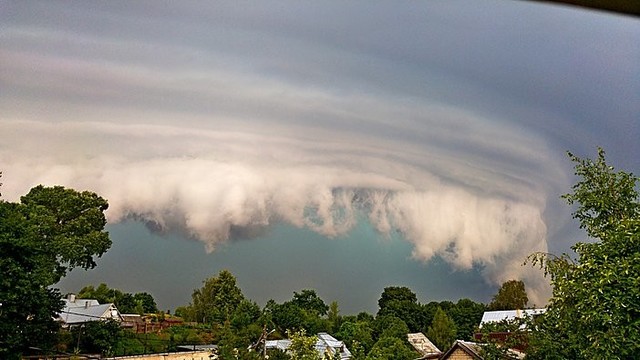 Užfiksuota: grėsmingi audros debesys ir žavi, ir gąsdina