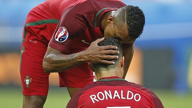 Neeilinis C. Ronaldo poelgis – asmeninį prizą atidavė Nani