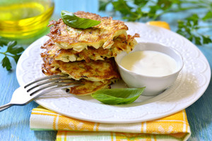 Vakarienė, kuri nekainuos nė euro: šviežių kopūstų blyneliai