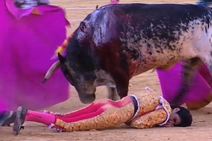 Šimtai žmonių dalyvavo Ispanijoje žuvusio matadoro laidotuvėse