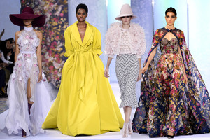 Aukštoji mada: „Ralph & Russo“ kolekcija skendo gėlių žieduose