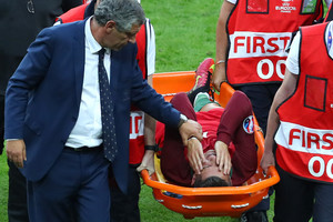 Pratrūko traumuoto Cristiano Ronaldo mama: „Tai – ne futbolas“