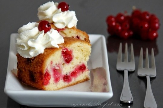 Greitai iškepamas serbentų pyragas – vertas nuodėmės