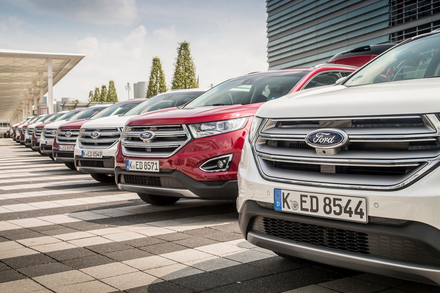 Su „Ford Edge“ amerikiečių koncernas bandys atsiriekti didesnę visureigius pamėgusios Europos rinkos dalį.<br>Gamintojo nuotr.