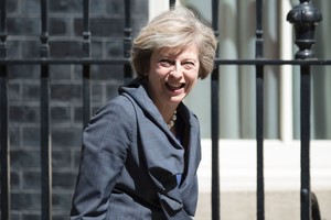 Theresa May burs naują vyriausybę: kas jos numylėtiniai?