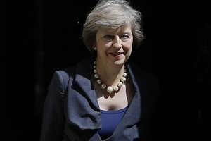Politologai: Theresa May gali įvelti Jungtinę Karalystę į bėdą?