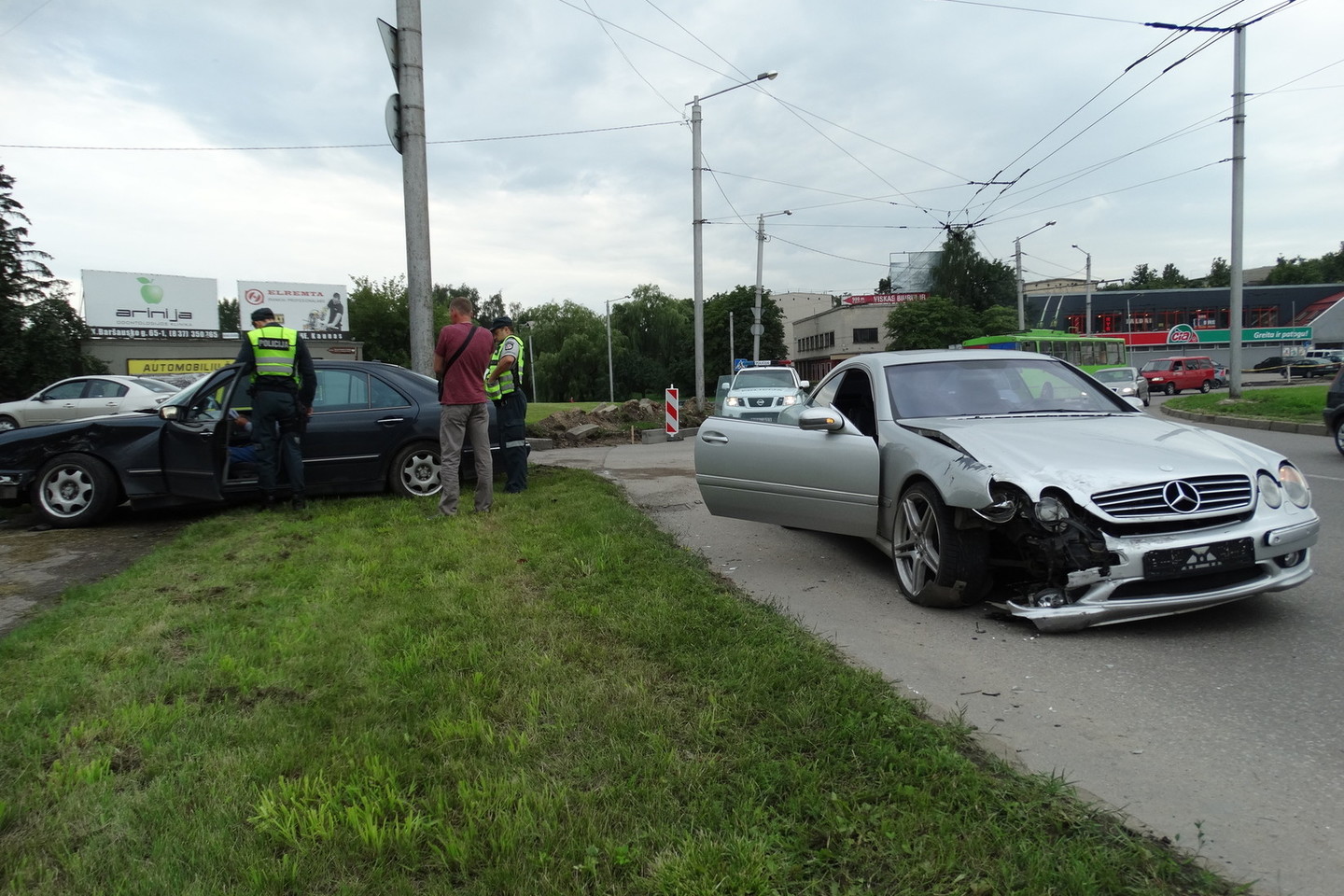 Kaune susidūrė du „Mercedes-Benz“.