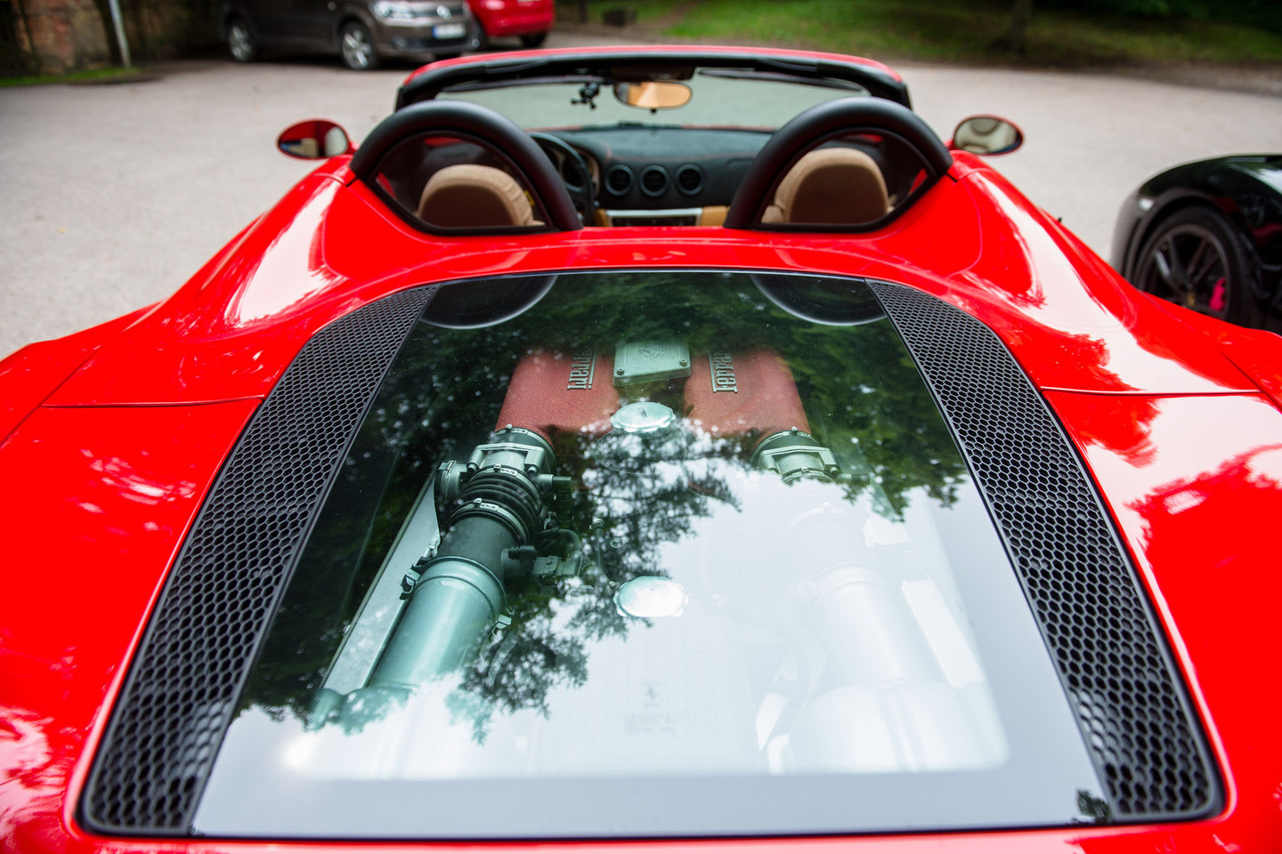 „Lamborghini Gallardo“ ir „Ferrari 360 Spider“ – skirtingų charakterių superautomobiliai, bet nė vienas iš jų nelieka nepastebėtas.<br>J.Stacevičiaus nuotr.