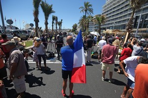 Tragedija Nicoje: pusšimčio sužeistųjų gyvybė kabo ant plauko