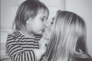 Iš smegenų auglio draskomos Evutės mamos – širdį verianti žinia