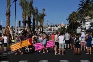 Politologas: „Išpuolio Nicoje taikiniu galėjo būti turistai“