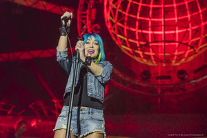 Klaipėdoje – Džordana mėlynais plaukais ir neoninės pelės