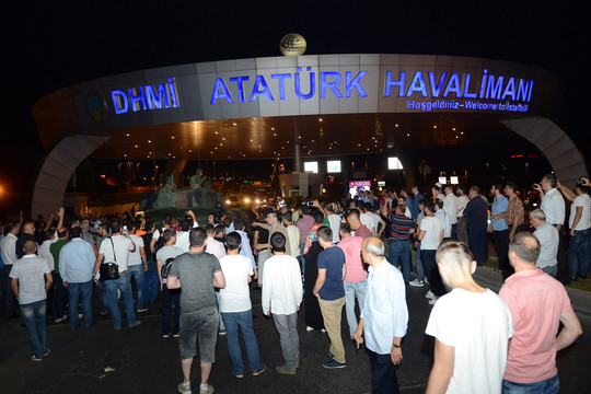 Šeštadienį iš Vilniaus į Turkiją išskrido dar per 300 keleivių