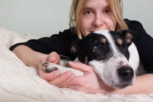 Keturkojo draugo netekusi moteris papasakojo, ką teko patirti