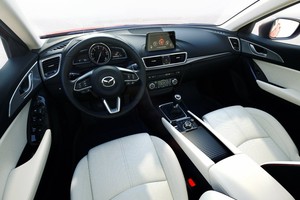„Mazda“ sukūrė naują technologiją, padėsiančią tiksliau vairuoti