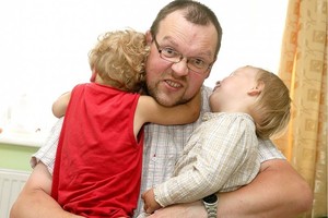 Drama: pensininkas išsižadėjo sūnaus, bet reikalauja jo pinigų