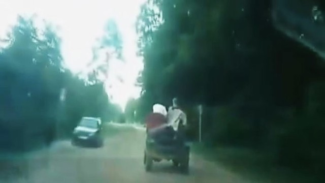Baltarusiškos gaudynės: 62 m. traktoristas spruko miškais