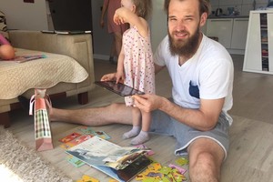 Krepšininkas A. Kavaliauskas vaikams skaito neįprastas knygas