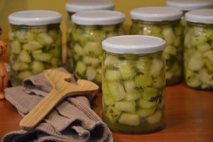 Marinuotos cukinijos rūsyje nuo lentynų dingo turbo greičiu