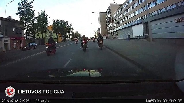 Pareigūnai įspėja chuliganiškai vairuojančius motociklininkus