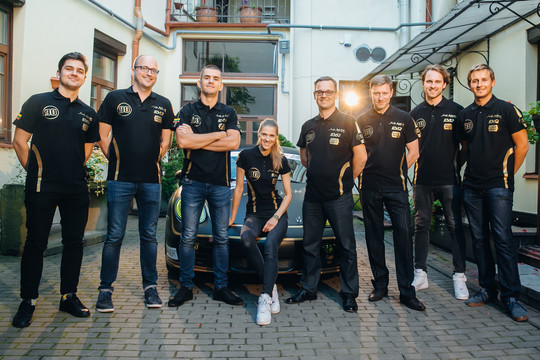 Dizainerė A. Beliakaitė į Palangos lenktynes išlydėjo „Porsche“