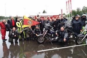 Prasidėjusio motoralio „Aplink Lietuvą“ dalyviai lietaus nebijo