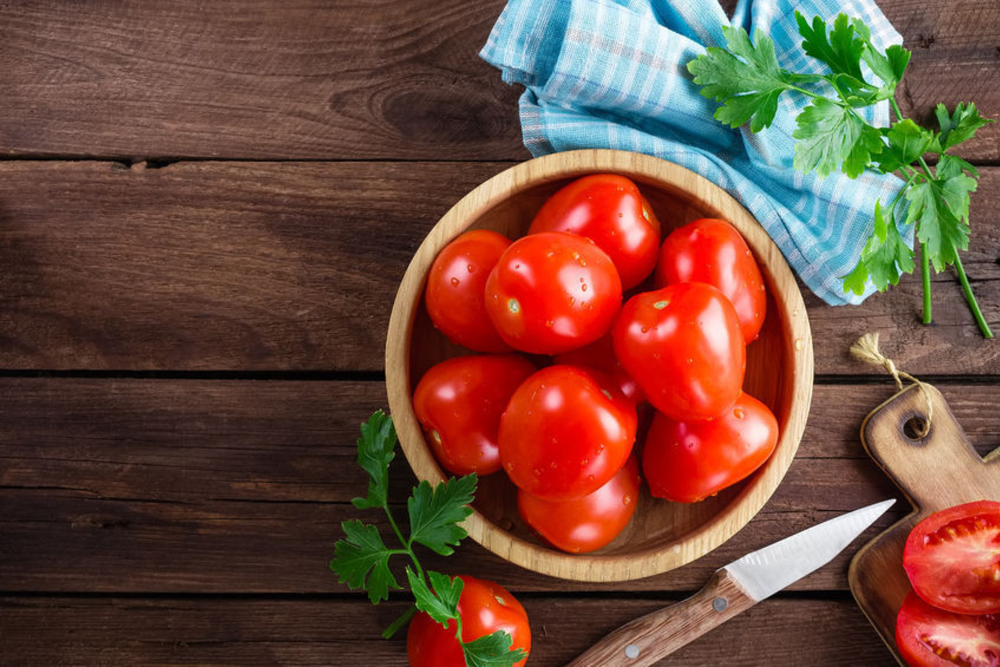 Nors iš pomidorų galima pagaminti salotas, sriubas, užkandžius ar net uogienes, daugelis neišnaudoja šios daržovės privalumų.<br>123rf nuotr.