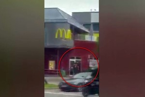 Užfiksuotas vyras, šaudantis prie Miuncheno prekybos centro